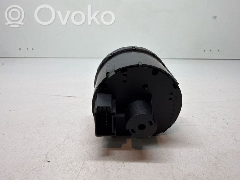 42d35cdd17cd182daf28b46e3e0d5d8c-aeb02ba760d57ec98f21f425e8fb1f55_light_switch