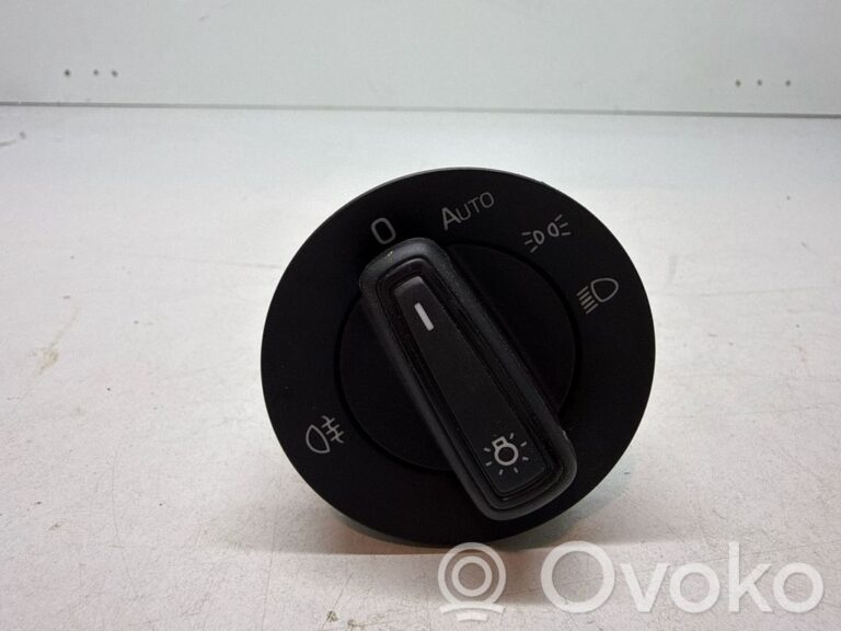 4828db556cafbad04ef24647e43afda4-8ff5c47e5c16ad4f4ebbdd0bd7e499ab_light_switch