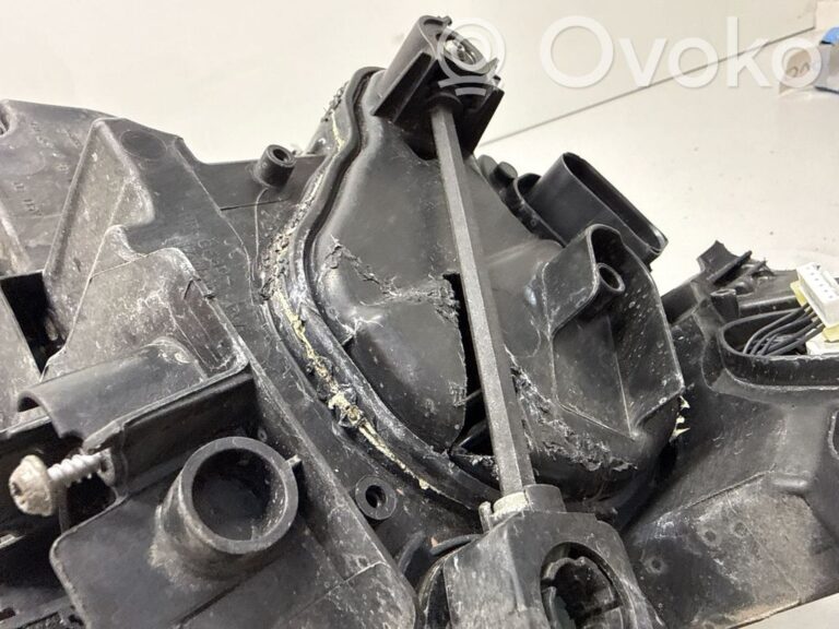 4e102260b619bb51a5ab014c7ee1e189-de0102d6a4318fd0d8272b74659ce1e9_headlight_headlamp
