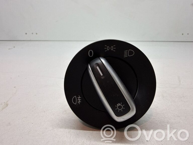57035f1ea025d26bceaa30d354b71e1d-ce020191b966a2f98db1e453c487d23d_light_switch