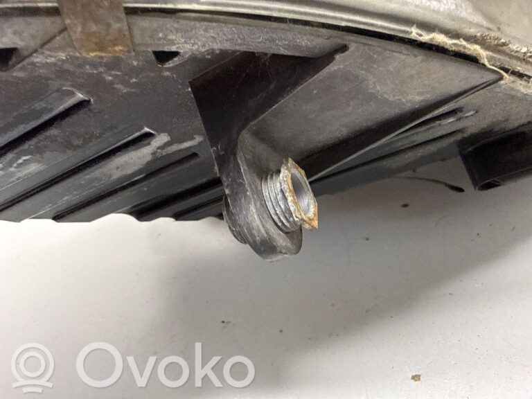 5ad05307173746ac9c3b91e1f6302df6-04aa2319b63aecf8593c810dc25ba55e_headlight_headlamp