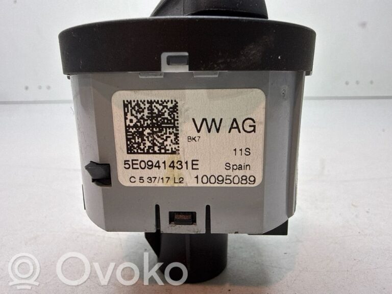 5d318b4765cb600f039c3008b16056f4-031d2289d5b18f81526125f3b421da6c_light_switch