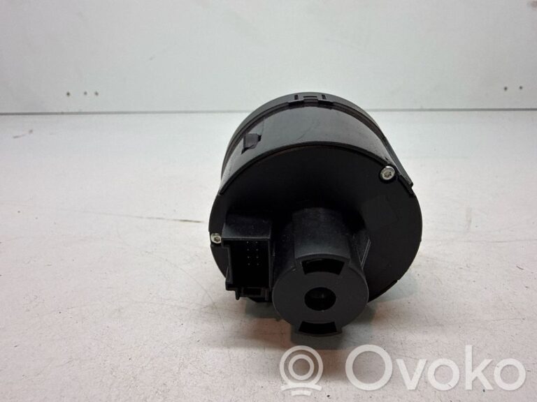 645fe4655237ad95bff004e5d5ce29ca-0a61ac06a9be4db503552ae86f3c292b_light_switch