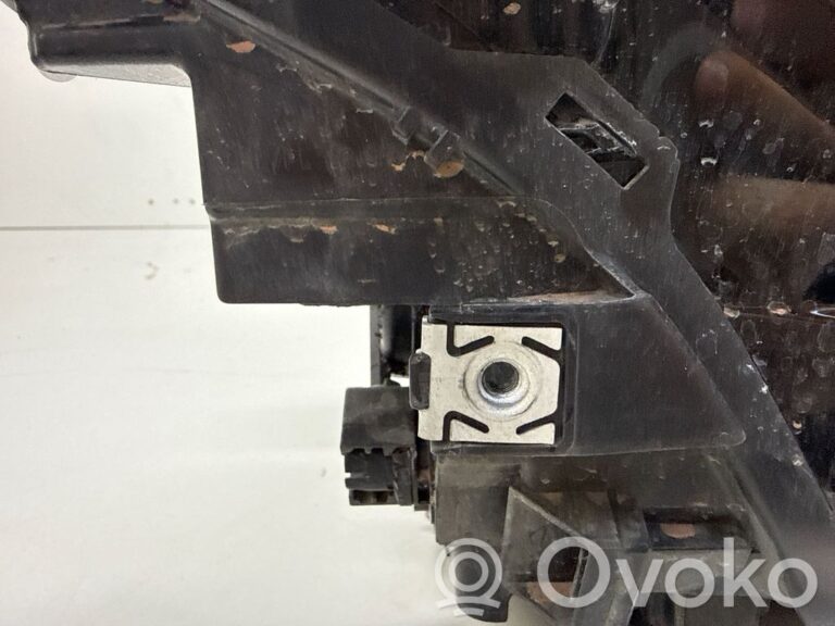 714ee4ffe710df01b17883db64181c2e-94b80c66fc6b388cf6f276b154d1c634_headlight_headlamp