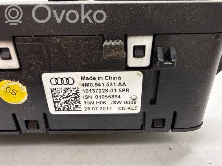 74fce33457648170829419219a4e8948-1c2567158b9fd513b94c3573b2aff23d_light_switch