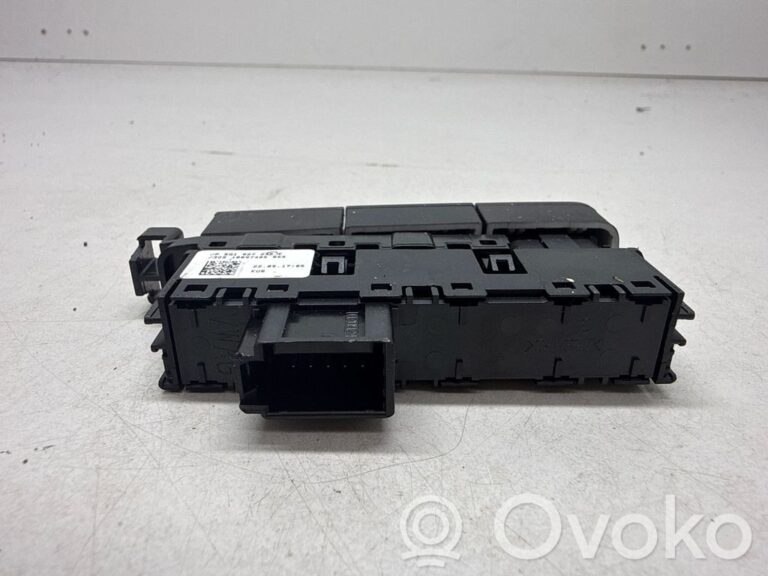 790b11c3c85c93389745db85ceb8c881-4207ffab5202527d75557fef93ab0159_parking__pdc__sensor_switch