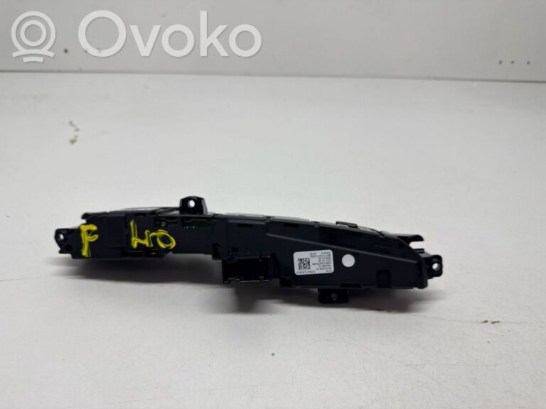 925722e5f16ba750b1612ad92fcdf099-8fe377e91ecaf4aa9d957c205ded102d_a_set_of_switches