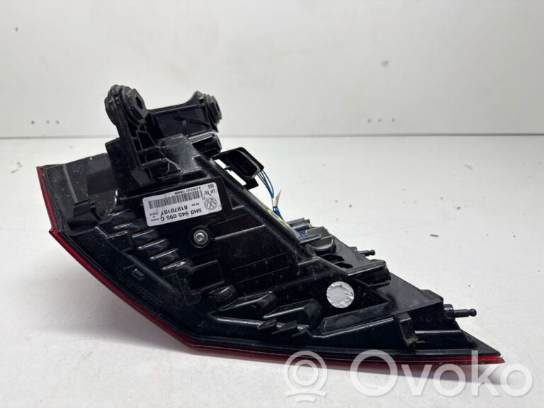 9c24f6e499c65c6e003f0a1c5a7958fa-7148dc79fe764f6ba8cac641eef724ee_rear_tail_lights