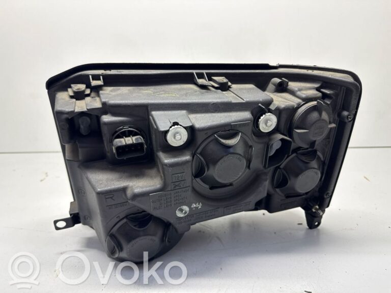 9e7ef6480f5f2d971654fc9efe42f0b9-dc3deb1d135a1df0c820f7bfc1fa10cb_headlight_headlamp