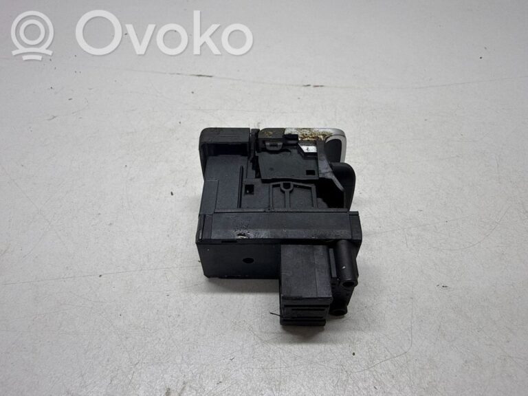 a2636ebb6665c7deb3ceb0277f5c531b-0202589c4a5d2a24bf60bbe016e2b57b_hand_parking_brake_switch