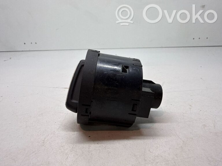 a68596b906ce87b90c61ad276a56b337-f965b3115b4baa52491436e5c9e79212_light_switch