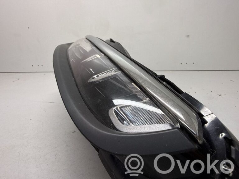 aee65d5a84f6c56e57956e629f9ec938-ba1fb95287566ead515e488520f6d9d5_rear_tail_lights