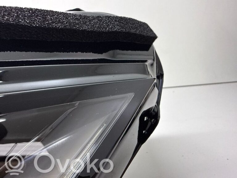 b3dbcfe0d0e4febc0715b643178f3a5d-0b8bfc56d0069230afdd36eb84e4d3cd_headlight_headlamp