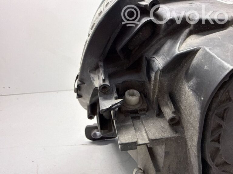 d837ba46c154d4246e2562b855d30d02-2ffd22c0097254e209415a4ea22bd170_headlight_headlamp