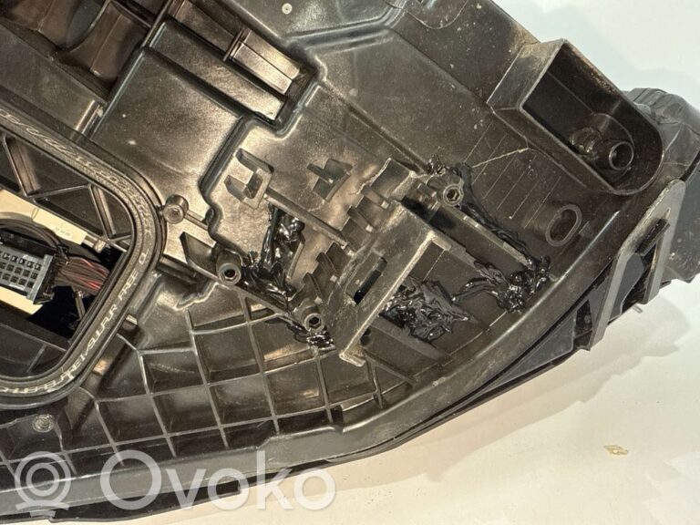 ddd27fc551b4050b3d88a217e110ffd9-0c507c2de3ab5431eef5d9ad173a9cc8_headlight_headlamp