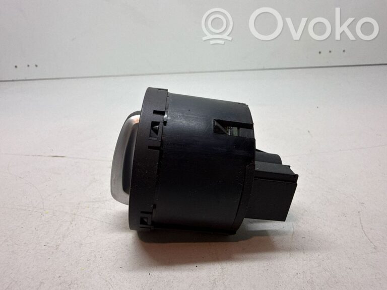 df0cf7fc5c5229e57565a2fed5565faa-02d5f3347b3833f46d578e9c1059bd54_light_switch