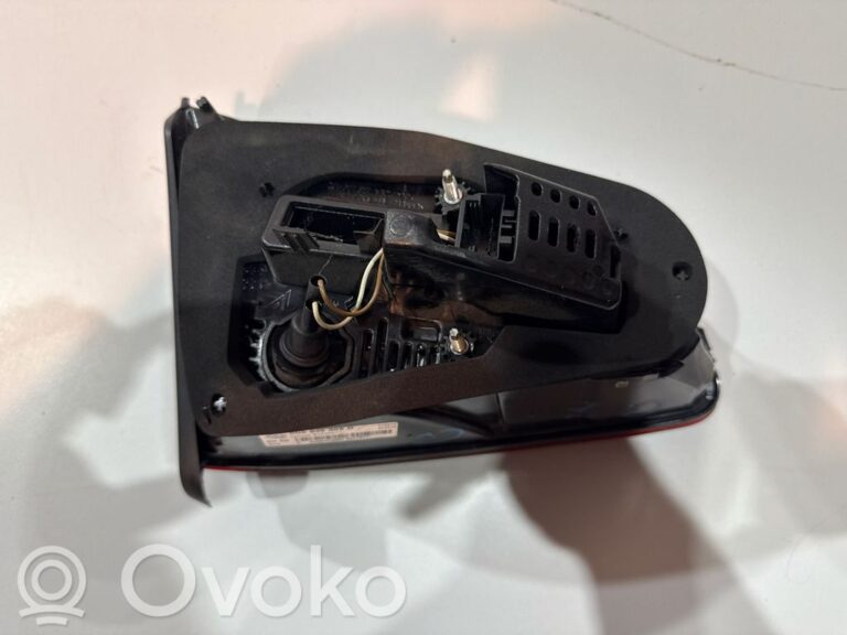 e15789ab14bf4c3223f351261001c88f-3a2f7f4e43fb41baa214e2cfa5828767_tailgate_rear_tail_lights