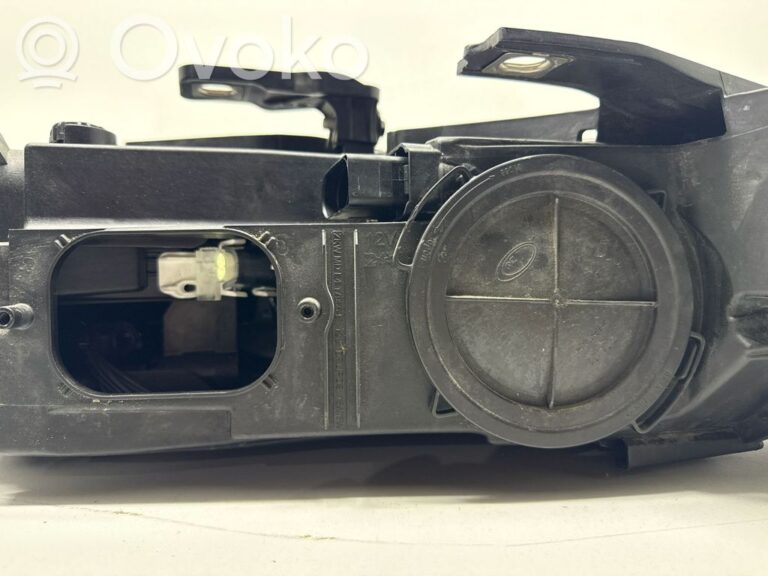 e48252650f3d712d8b7deac1b7cbbe88-17e418c392cff0a45623dd3728716f21_headlight_headlamp