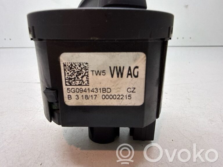 ea48b70902608bd25b63f54e1515679a-b6ffed195255cbd3599454c9b3dfca06_light_switch
