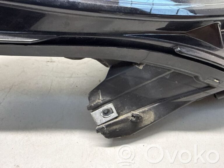 f0b1b5da86c327c129fb32b3b176b89f-ac15858e8868052a640c202d804aa6a5_headlight_headlamp