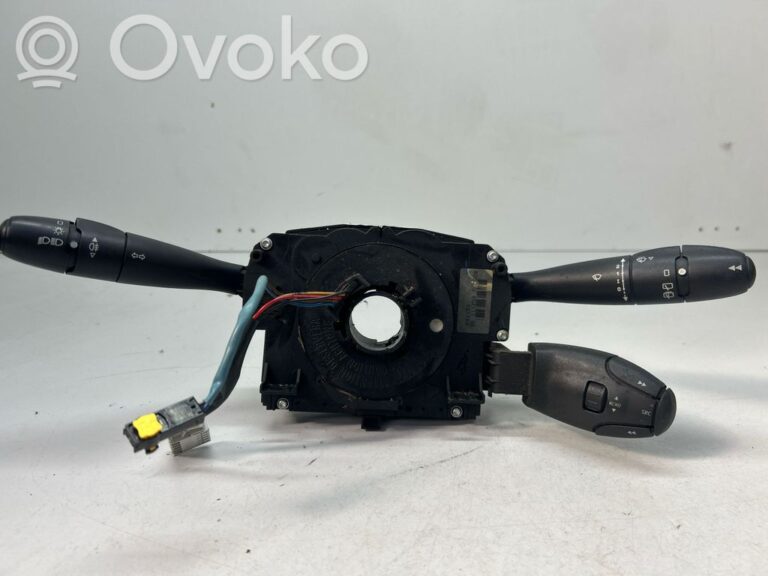 0589d36bb0a43ec63f90d1d8569fe5f0-c46e9abdb583b0f953721067a19a2ac9_light_switch