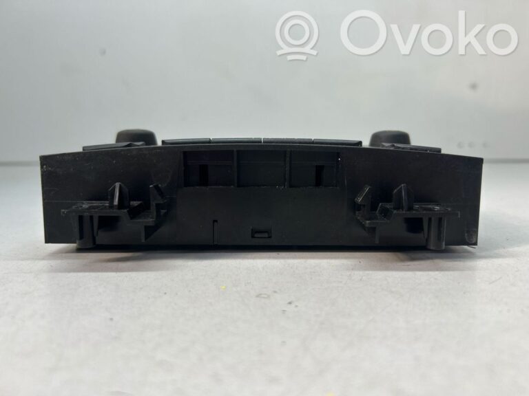 2b705adbbedbe2e8a9c212ca53a18fe2-c7070fcaa7477fc878e56c05ea4bbf48_climate_control_unit
