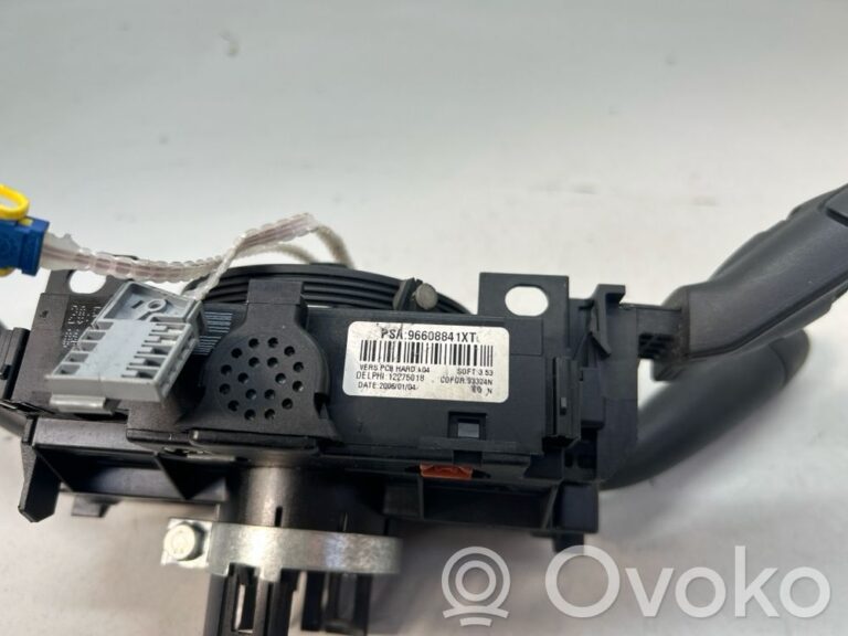 3b001c61a86b69098875ba1b0edb65e5-9ef90ac9a0a465dbc6f7f5cf9f850f80_light_switch