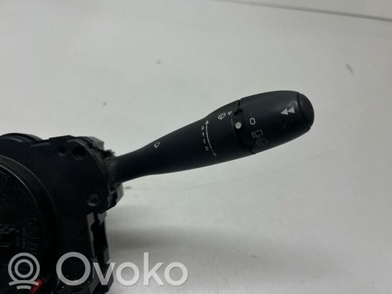 7b7232e8a1a2bd7c8f7529d68d0f0c9b-f1d88e2c252ab2c19e3e5c48d1915485_light_switch