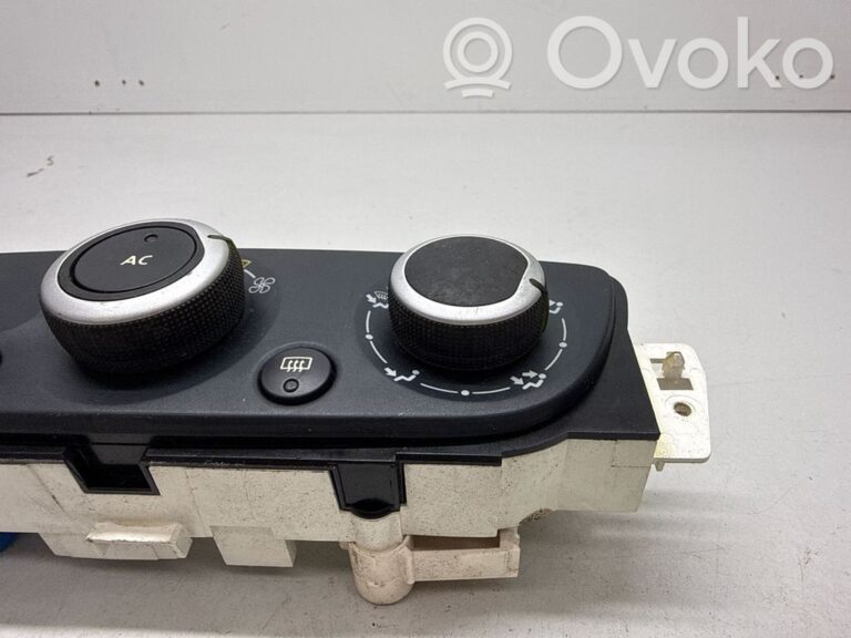 e1f5654b62a61cdbc2ef2df261b6ad66-d613974ea27714fc0de3f6b8699200c9_climate_control_unit